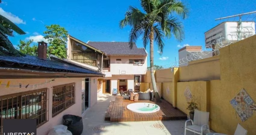 Casa Com 4 dormitórios para Comprar , 350 m²- Chácara das Pedras - Porto Alegre