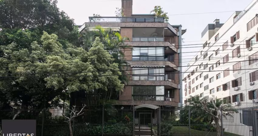 Cobertura com 3 dormitórios, mobiliada com 300 m²
