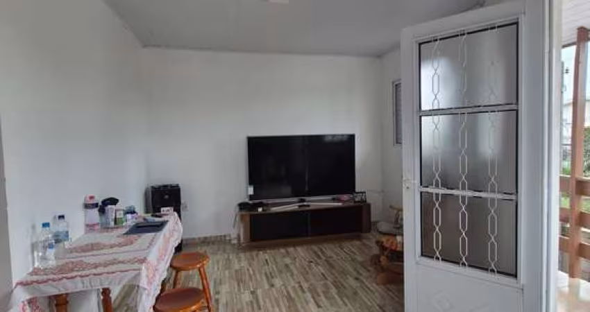Belíssima casa de 2 dormitórios com um amplo pátio na cidade de Passo Fundo