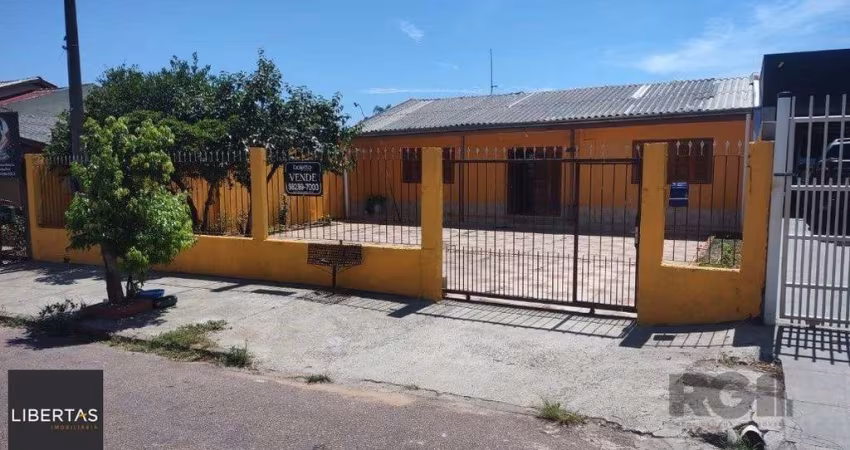 Vende casa com 84m² ,  2 dormitórios, terreno com 300m²