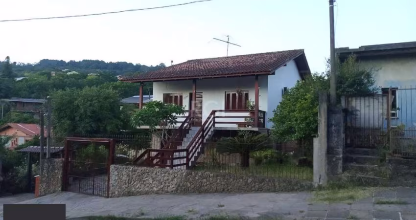 Excelente Casa - 175m², 3 dormitórios, sendo 1 suites, 3 vagas - Vila Nova, Porto Alegre