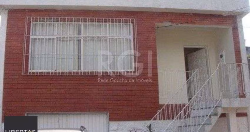Casa para Venda - 124m², 3 dormitórios, sendo 1 suites, 4 vagas - Guarujá