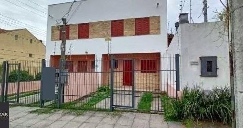 Casa para Venda - 75m², 3 dormitórios, 2 vagas - Guarujá