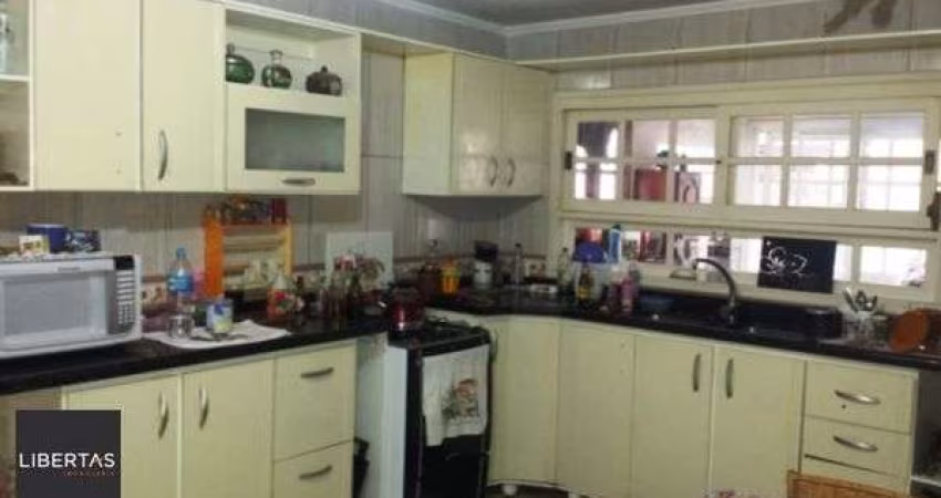 Casa para Venda - 385m², 5 dormitórios, sendo 2 suites, 3 vagas - Guarujá