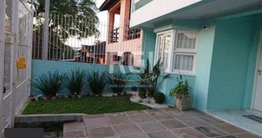 Casa em Porto Alegre, no bairro Espirito Santo, com 4 dormitório(s), e 4 banheiros, à venda.