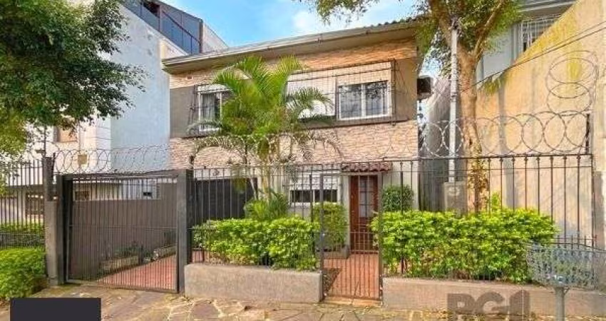 Casa para Venda - 240m², 4 dormitórios, 3 vagas - Nonoai