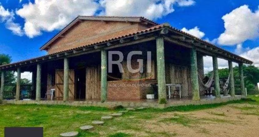 Sítio para Venda - 200m², 2 dormitórios, sendo 2 suites, 2 vagas - Lami