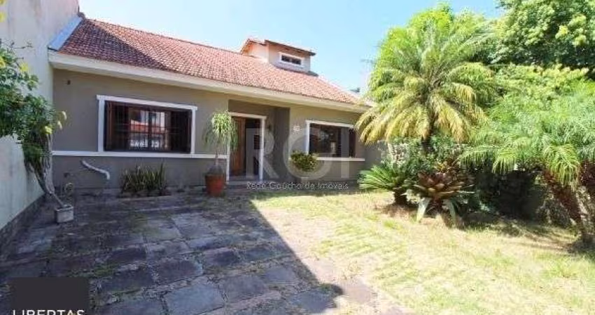Casa para Venda - 155m², 3 dormitórios, 1 vaga - Guarujá