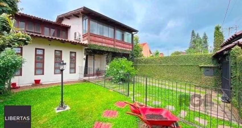 Casa para Venda - 235.64m², 3 dormitórios, sendo 1 suites, 3 vagas - Guarujá