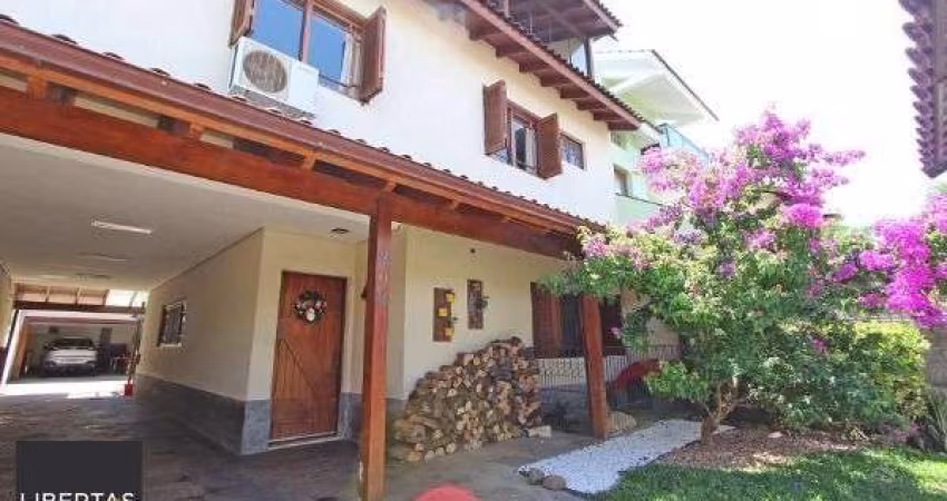 Casa para Venda - 360m², 3 dormitórios, sendo 1 suites, 4 vagas - Portal do Guarujá