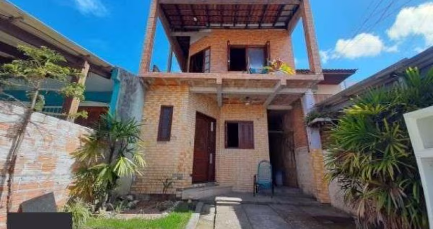 Sobrado em Porto Alegre, no bairro Hípica, com 2 dormitório(s), e 2 banheiros, à venda.