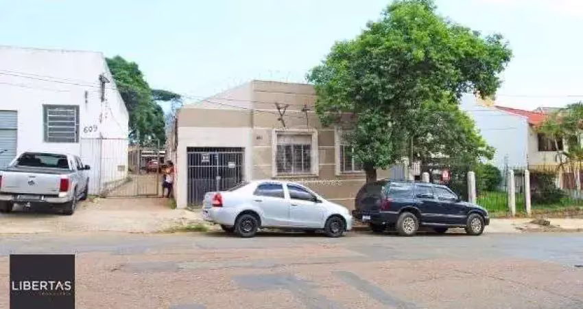 Casa em Porto Alegre, no bairro Medianeira, com 5 dormitório(s), e 5 banheiros, à venda.