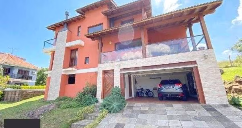 Casa Condominio em Porto Alegre, no bairro Glória, com 3 dormitório(s), e 3 banheiros, à venda.