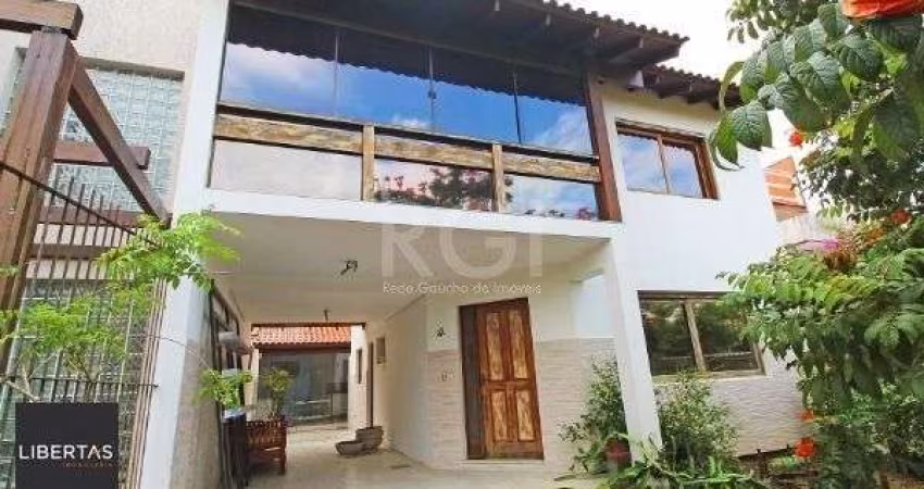 Casa em Porto Alegre, no bairro Hípica, com 3 dormitório(s), e 3 banheiros, à venda.