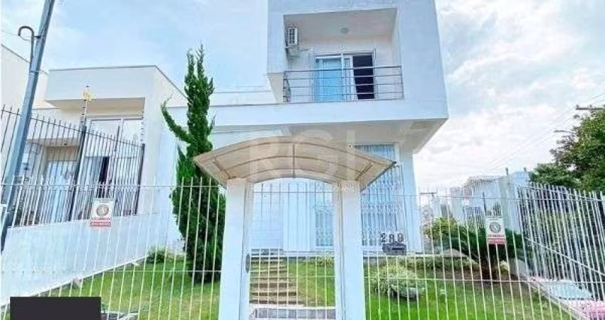 Casa em Porto Alegre, no bairro Aberta dos Morros, com 3 dormitório(s), e 3 banheiros, à venda.