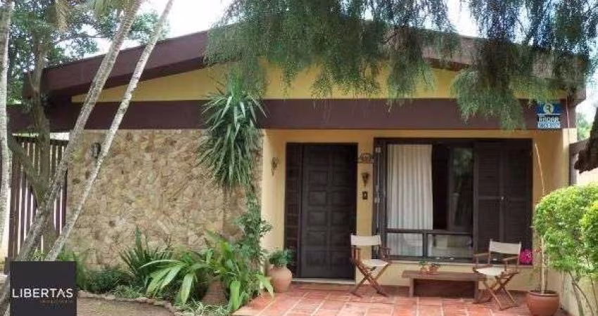 Casa em Porto Alegre, no bairro Ipanema, com 3 dormitório(s), e 3 banheiros, à venda.