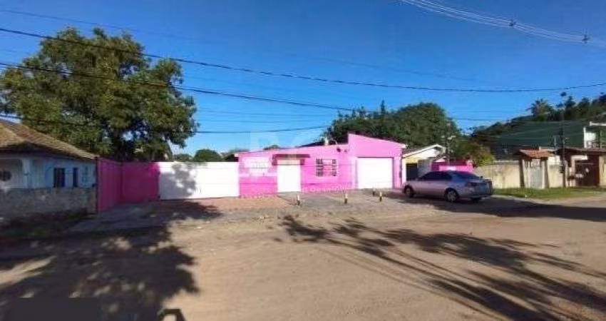 Casa em Porto Alegre, no bairro Belém Novo, com 5 dormitório(s), e 5 banheiros, à venda.