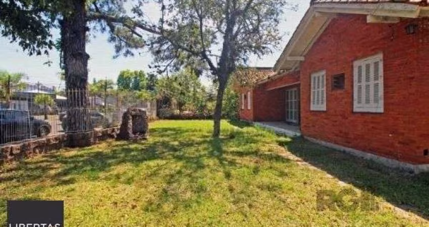 Casa em Porto Alegre, no bairro Ipanema, com 6 dormitório(s), à venda.