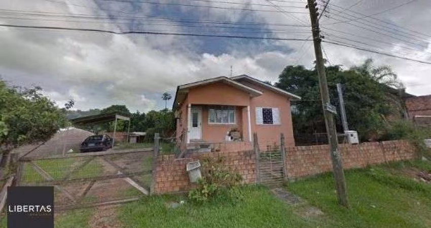 Casa em Porto Alegre, no bairro Lomba do Pinheiro, com 2 dormitório(s), e 2 banheiros, à venda.