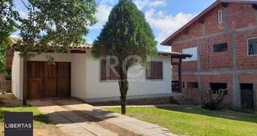 Casa em Porto Alegre, no bairro Hípica, com 2 dormitório(s), e 2 banheiros, à venda.