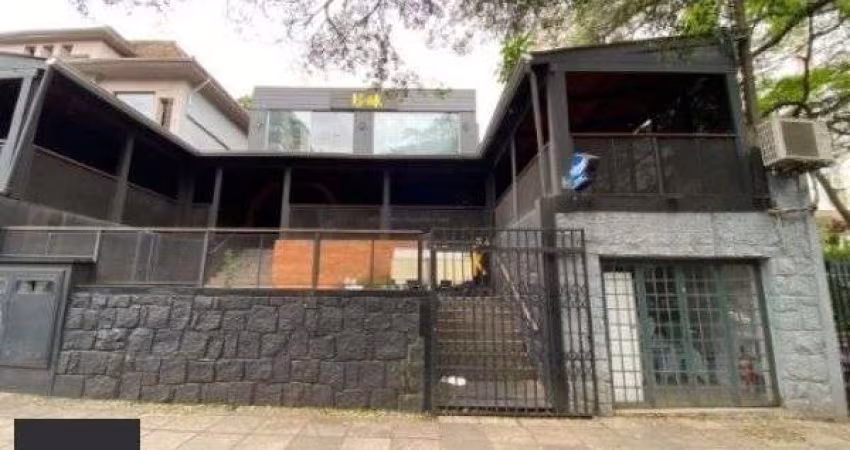 Casa Comercial em Porto Alegre, no bairro Moinhos de Vento, e 0 banheiros, à venda.