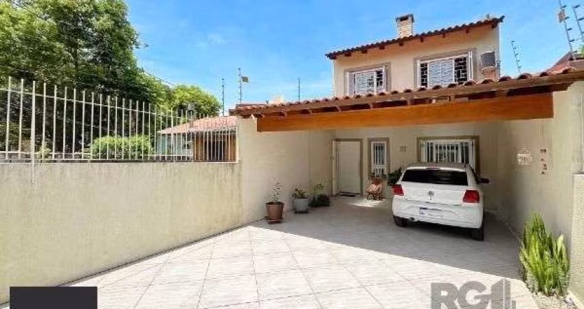 Casa em Porto Alegre, no bairro Serraria, com 3 dormitório(s), e 3 banheiros, à venda.