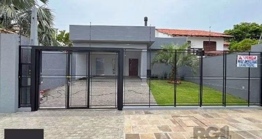 Casa em Porto Alegre, no bairro Ipanema, com 3 dormitório(s), à venda.