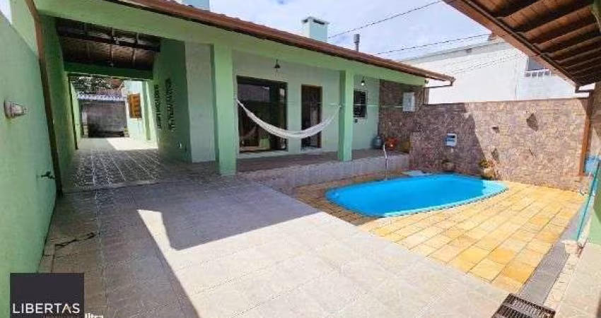 Casa em Porto Alegre, no bairro Vila Nova, com 3 dormitório(s), e 3 banheiros, à venda.