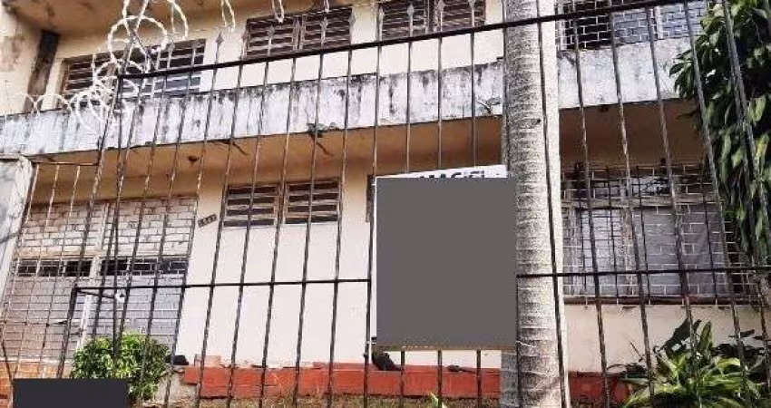 Casa em Porto Alegre, no bairro Cristal, com 4 dormitório(s), e 4 banheiros, à venda.