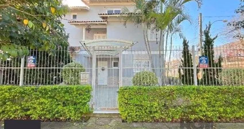 Casa em Porto Alegre, no bairro Espírito Santo, com 3 dormitório(s), e 3 banheiros, à venda.