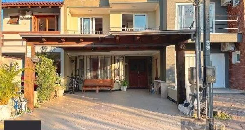 Casa em Porto Alegre, no bairro Hípica, com 3 dormitório(s), e 3 banheiros, à venda.