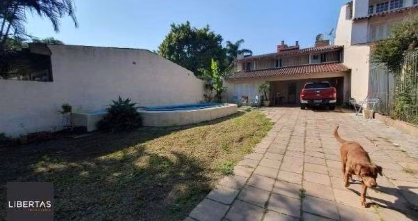 Casa em Porto Alegre, no bairro Espírito Santo, com 4 dormitório(s), e 4 banheiros, à venda.