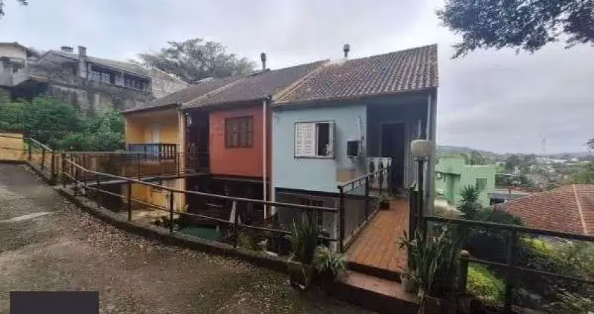 Casa Condominio em Porto Alegre, no bairro Espírito Santo, com 3 dormitório(s), e 3 banheiros, à venda.