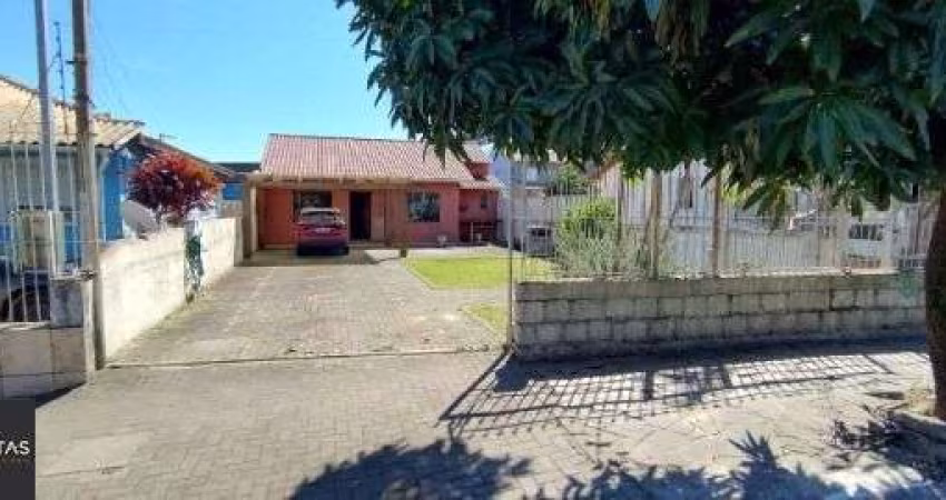 Casa em Porto Alegre, no bairro Camaquã, com 2 dormitório(s), e 2 banheiros, à venda.