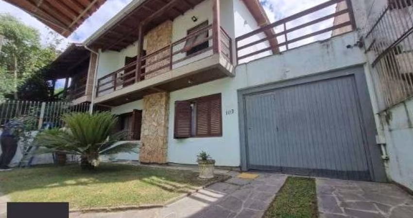 Sobrado em Porto Alegre, no bairro Ponta Grossa, com 4 dormitório(s), e 4 banheiros, à venda.
