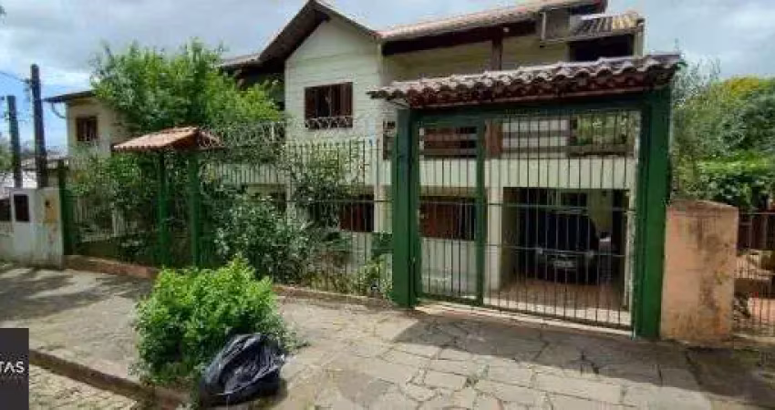 Casa em Porto Alegre, no bairro Nonoai, com 6 dormitório(s), e 6 banheiros, à venda.