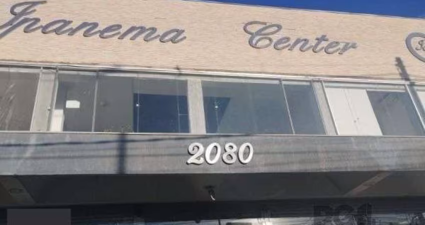 Conjunto/Sala em Porto Alegre, no bairro Cavalhada, à venda.