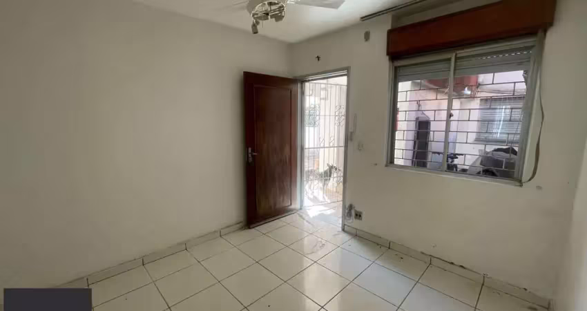 Apartamento térreo com 2 dormitórios no bairro parque dos maias