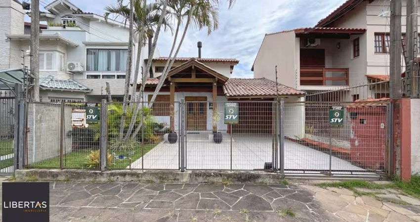 Casa 3D com 2 suítes e piscina.