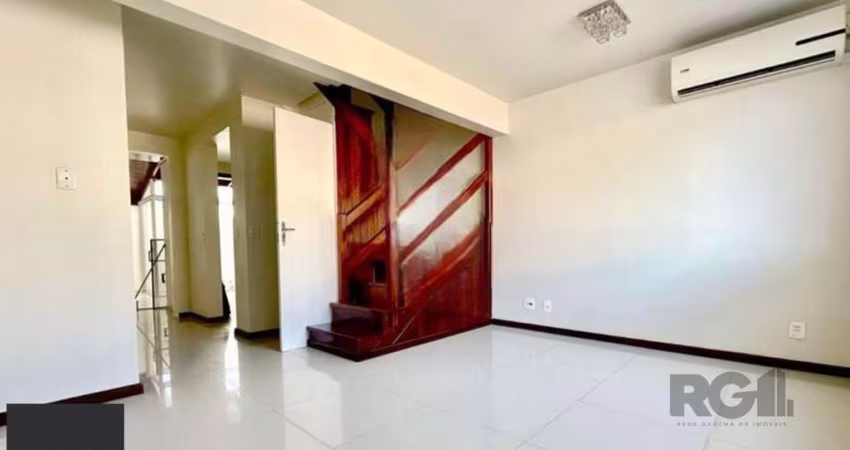 Sobrado em condomínio no Sarandi com 3 quartos e 1 vaga