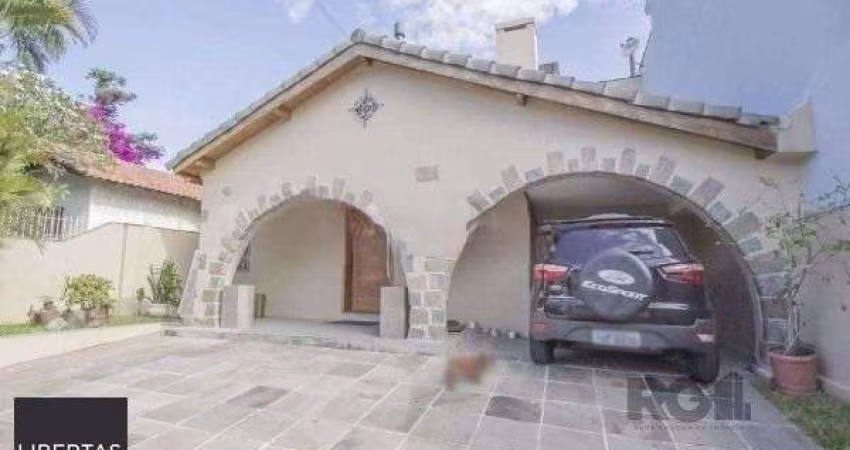 Casa em Porto Alegre, no bairro Vila Assunção, com 4 dormitório(s), e 4 banheiros, à venda.