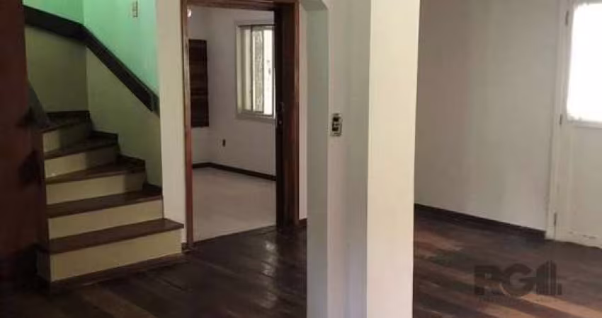 Casa com 224m² e 3 dormitórios no bairro Guarujá