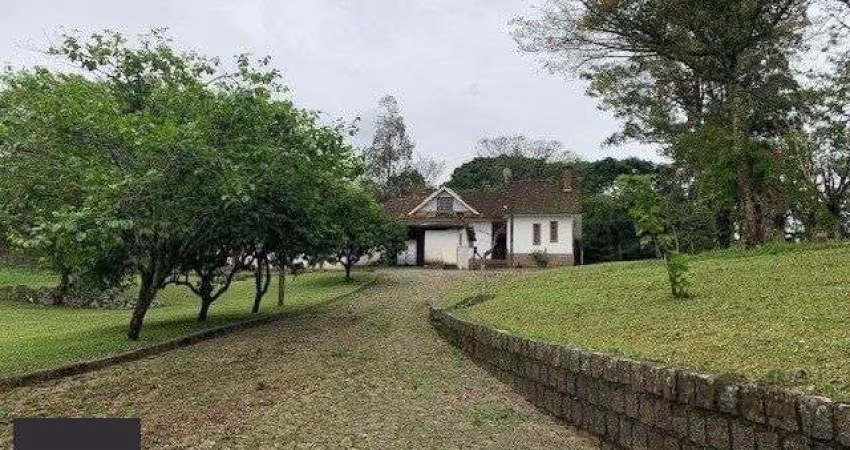 Propriedade Exclusiva com Duas Casas em Área de 12.000m² em Belém Velho