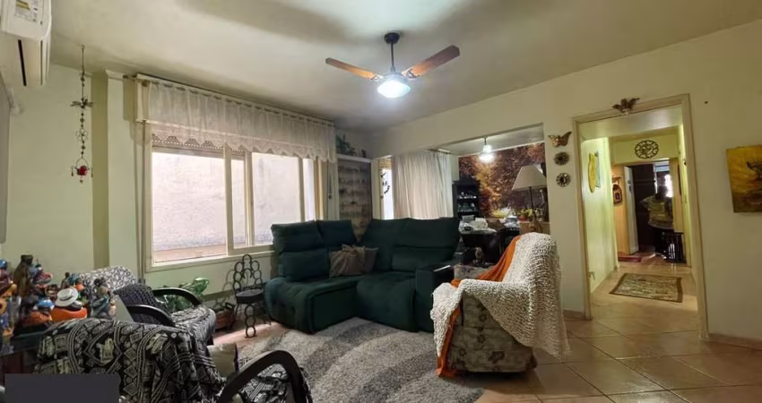 Apartamento 3 dormitórios com suíte e sacada no Bairro Floresta em Porto Alegre