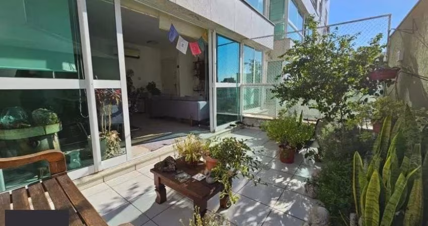 EXCELENTE APARTAMENTO PETROPOLIS DE TRES DORMITORIOS, DUAS VAGAS INDIVIDUAIS ,