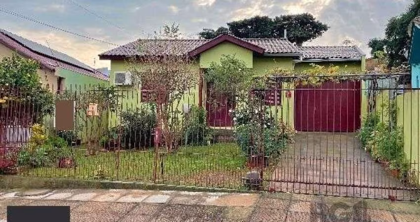 Casa em Porto Alegre, no bairro Ipanema, com 2 dormitório(s), e 2 banheiros, à venda.