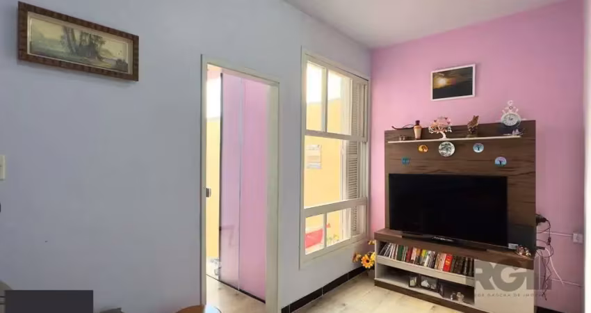 Apartamento 1 dormitório com pátio, de frente, próximo à orla do guaíba no centro histórico