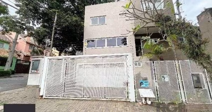 Casa em Porto Alegre, no bairro Tristeza, com 3 dormitório(s), e 3 banheiros, à venda.