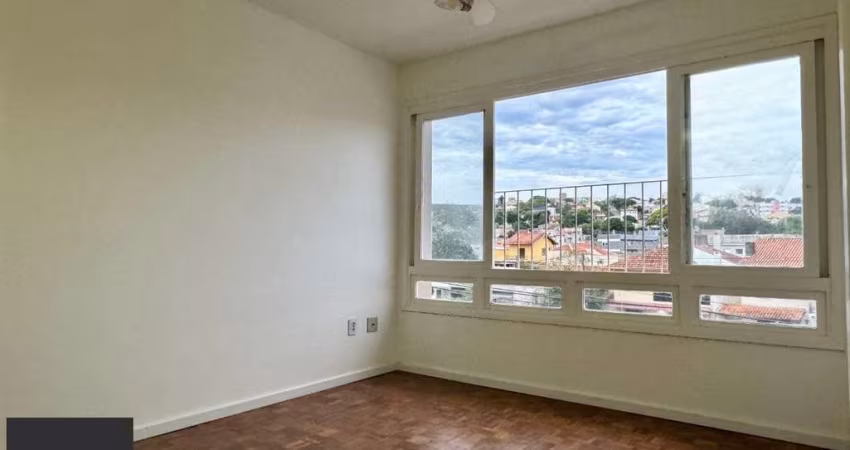 Apartamento com 2 dormitórios, dependência e 1 vaga no Bairro Menino Deus