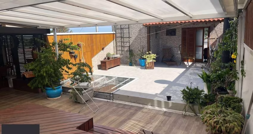 Vendo casa com piscina na Lomba do Pinheiro
